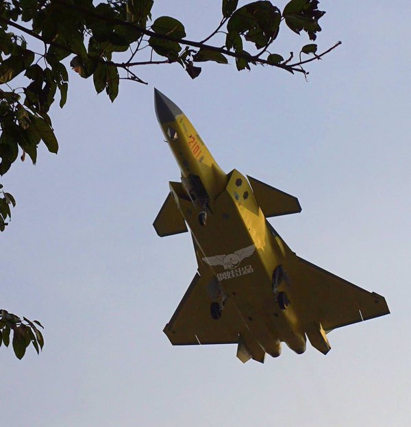 Chengdu J-20 2101 seen flying in early 2016 (Chinese Internet)